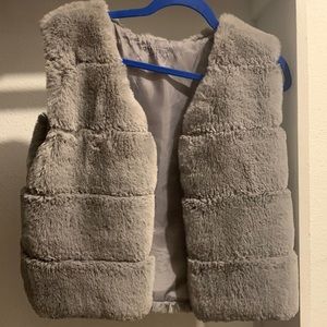 Selling M grey faux fur vest for $9!